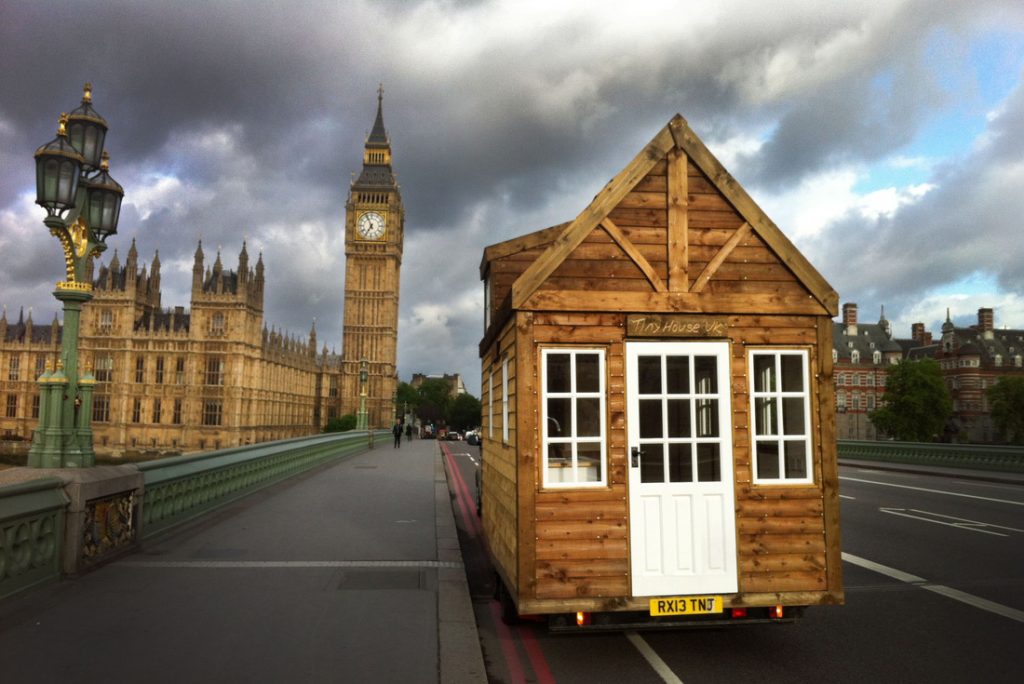 Tiny-House-UK-visits-Big-Ben