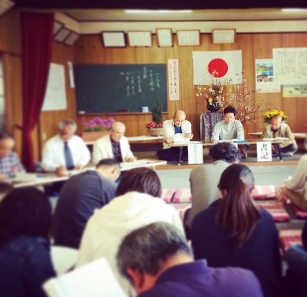 集落の総会。今年度の予算を報告したり、区費の使い道を説明したりします。
