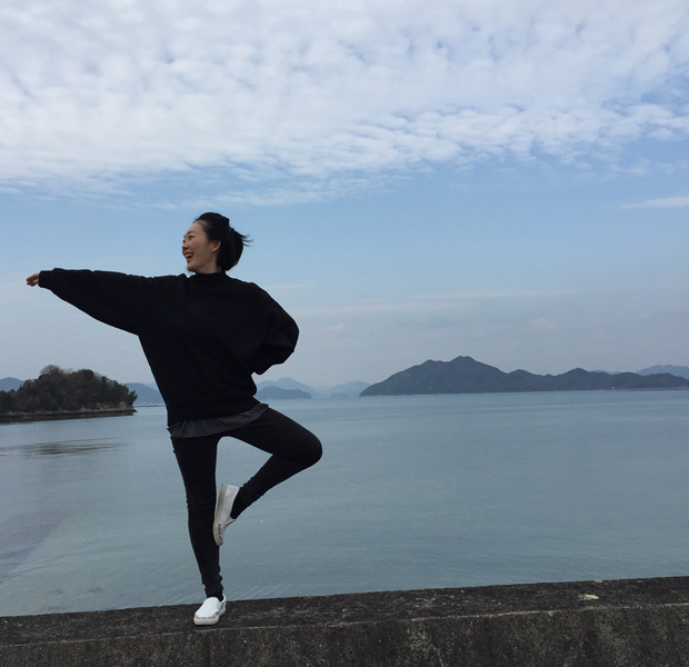 愛媛県大三島にて。海は毎日のように見ていますが、やはり離島の海は格別で思わずテンションがあがります。