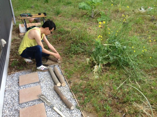 太陽がさんさんと降り注ぐ「電気富豪の日」には、電気ノコギリを出してDIYをすることも